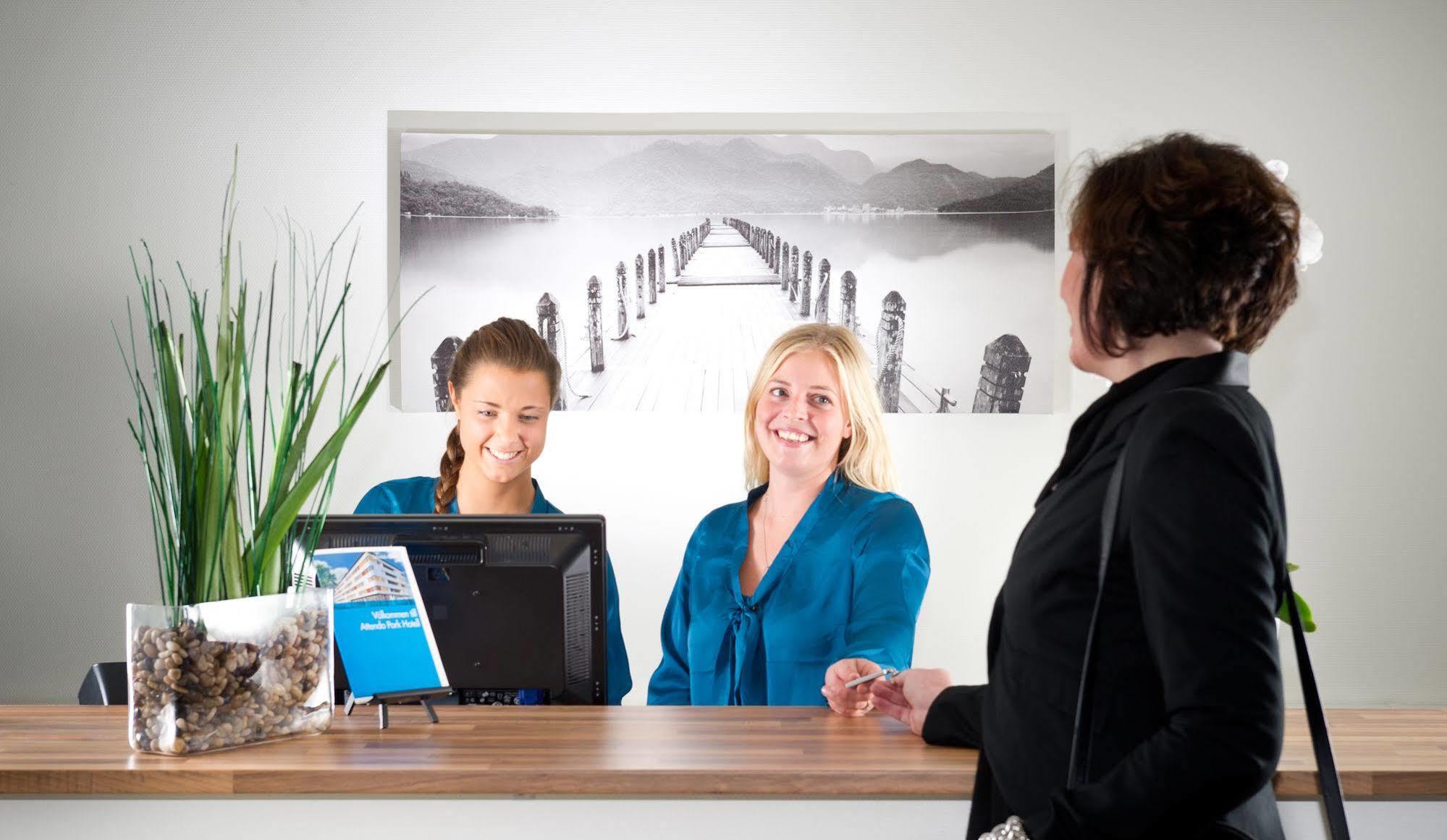 Attendo Park Hotell Huddinge Eksteriør billede